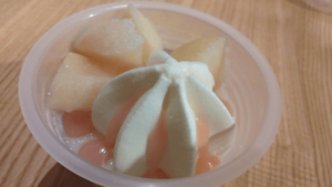 セブンイレブンの白くま白桃です